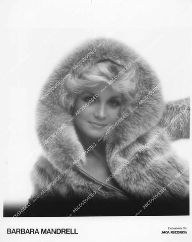 crp-01998 1979 beautiful Barbara Mandrell in her parka crp-01998