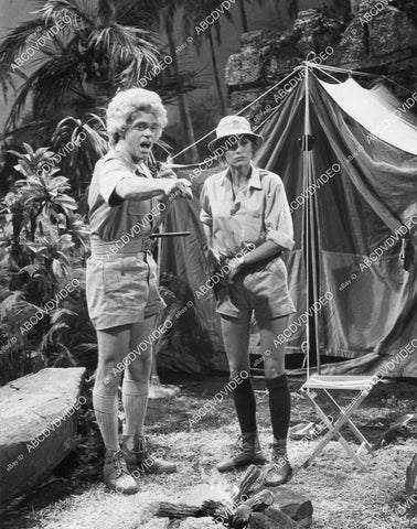 crp-02259 1981 Joe Piscopo, Lauren Hutton on jungle expedition TV Saturday Night Live crp-02259