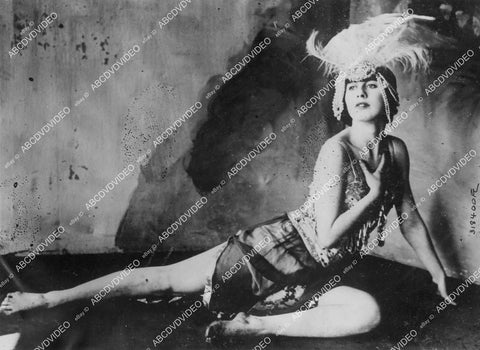 crp-02323 1923 interpretive dancer Miss Fritzie Mann found dead in exotic outfit silk underwear crp-02323