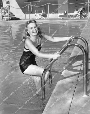 crp-02326 1947 cutie Emmie Lou Fredhold comes out of swimming pool dripping wet back says "Tick Tock" crp-02326