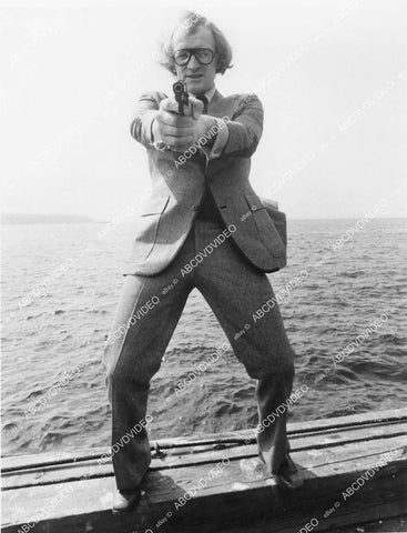 crp-02400 1974 Richard Harris w his pistols film 99 and 44/100% Dead crp-02400
