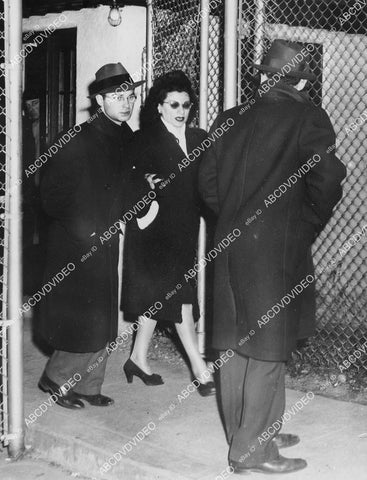 crp-02534 1944 crime photo Mrs Louis Lepke Buchalter w son Harold at Sing Sing Prison death house crp-02534