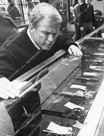 crp-02993 1982 Richard Jaeckel goes shopping for a hand gun TV McClain's Law crp-02993