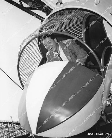 crp-03570 1951 candid Arthur Franz carnival ride Long Beach Amusement Park film The Sniper crp-03570