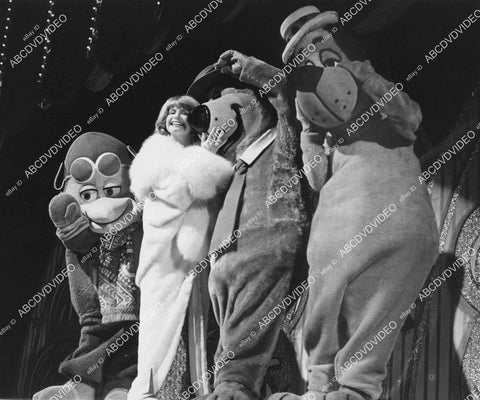 crp-03571 1977 Bonnie Franklin, Huckleberry Hound TV Hanna Barbera All Star Ice Revue crp-03571