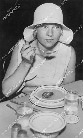 crp-00360 1931 news photo women in crime Daisy Devoe, Clara Bow secretary's last meal before jail crp-00360