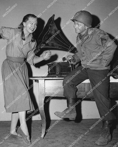 crp-03652 1958 candid Taina Elg, Red Buttons enjoy vintage phonograph on set Imitation General crp-03652