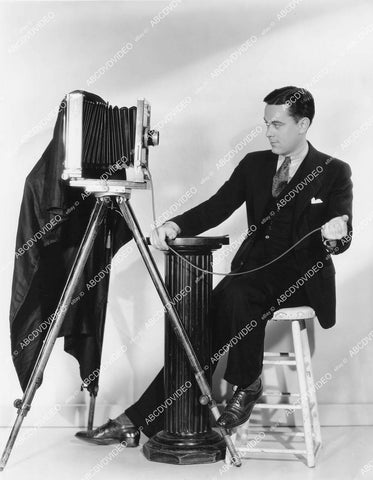 crp-03653 1930's John Eldredge uses vintage camera to take a selfie crp-03653
