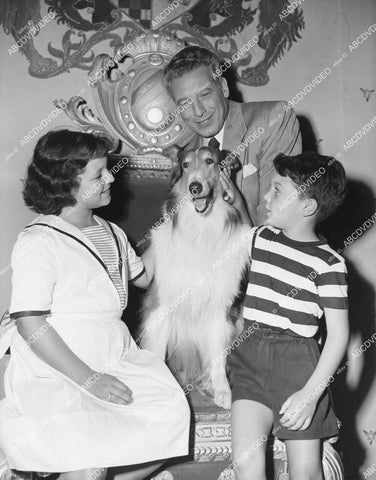 crp-03722 1950 Ezio Pinza gets visit Lassie and his children on set film Mr Imperium crp-03722