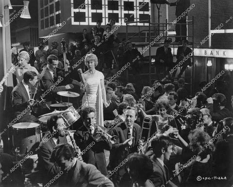 crp-03738 1962 music Britain's first lady of jazz singer Ottilie Patterson film It's Trad Dad crp-03738