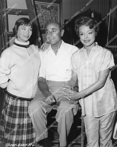 crp-03752 1958 producer Harry Romm w cuties Barbara Bostock & Jill Corey on set film Senior Prom crp-03752