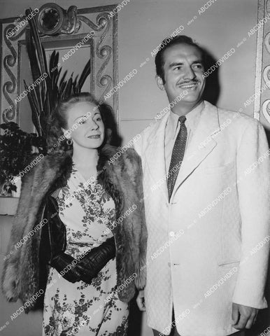 crp-03863 1945 Donald Curtis and date attend film premiere Thrill of a Romance crp-03863
