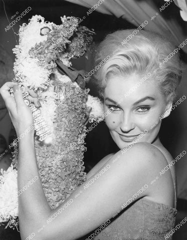 crp-03868 1962 Pamela Curran says "there's no man can't turn into whimpering puppy dog TV Dick Powell Theatre crp-03868