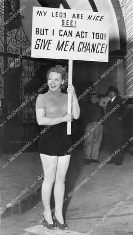 crp-03959 1939 Eleanor Counts pickets Paramount Studios for job has nice legs and can act too crp-03959