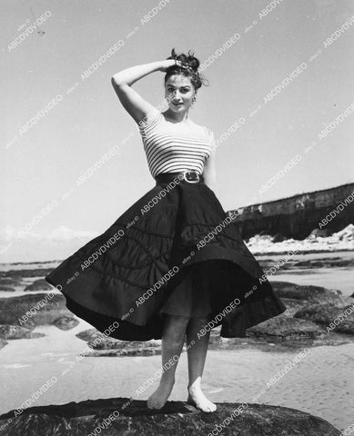 crp-04000 1957 Jackie Collins showing off new beachwear film All at Sea crp-04000