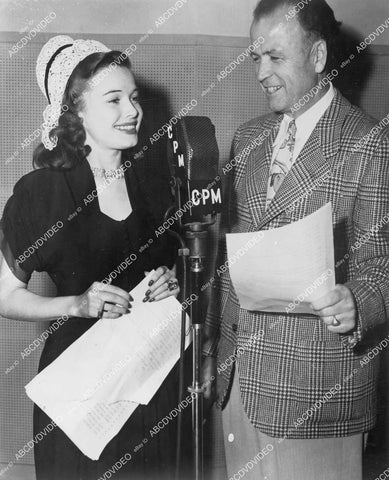 crp-04004 1940's Lois Collier and someone CPM radio broadcast crp-04004