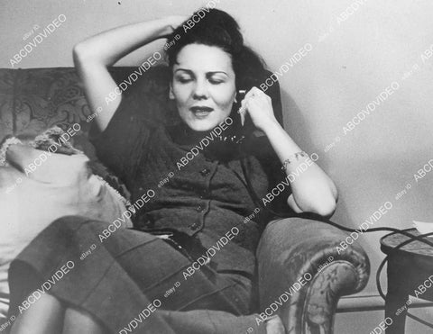 crp-04022 1938 Louise Campbell demos 2 minute hairdo while on telephone crp-04022