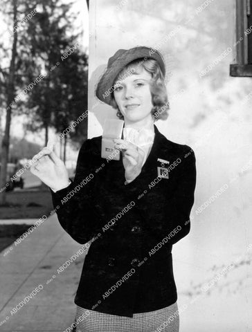 crp-04106 1930's Scottish actress Elsa Buchanan w makeup compact crp-04106