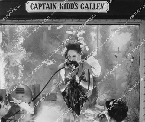 crp-04165 1982 Penny Marshall using scuba equipment TV Laverne & Shirley crp-04165