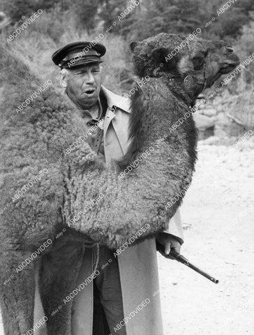crp-04214 1977 Slim Pickens w a llama TV The Life & Times of Grizzly Adams crp-04214
