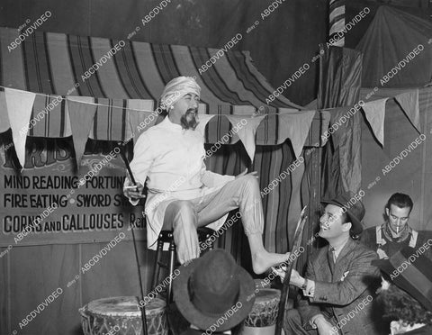 crp-04282 1939 Benny Rubin gets feet tickled Anthony Allan MGM short subject Happily Buried crp-04282