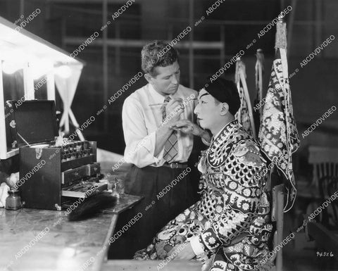 crp-04287 1937 Ching Wah Lee in makeup chair MGM short subject The Rainbow Pass aka Good Earth crp-04287