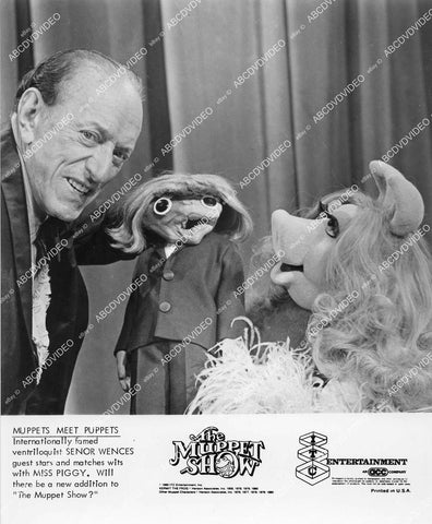 crp-00428 1980 ventriloquist Senor Wences w Miss Piggy TV The Muppet Show crp-00428