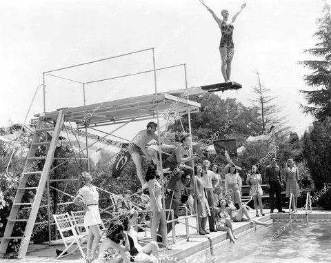 crp-04313 1942 Gwen Kenyon swimsuit pool party Columbia short subject College Belles crp-04313