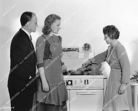 crp-04363 1941 Ann Morriss home ec cooking Pete Smith short subject Penny to the Rescue crp-04363