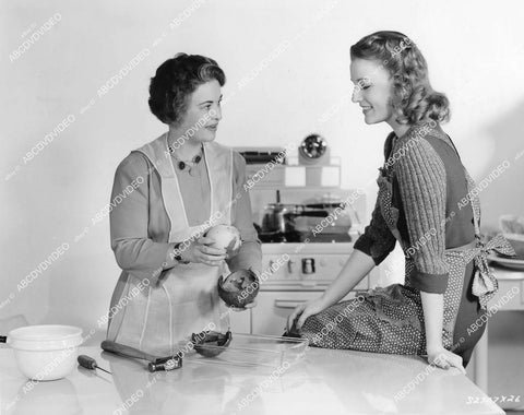 crp-04366 1941 Ann Morriss home ec cooking Pete Smith short subject Penny to the Rescue crp-04366