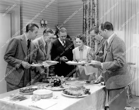 crp-04367 1941 Prudence Penny & cast cooking Pete Smith short subject Penny to the Rescue crp-04367