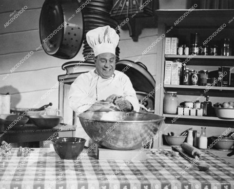 crp-04432 1944 chef Joe Besser spiking the punch in kitchen film Hey, Rookie crp-04432