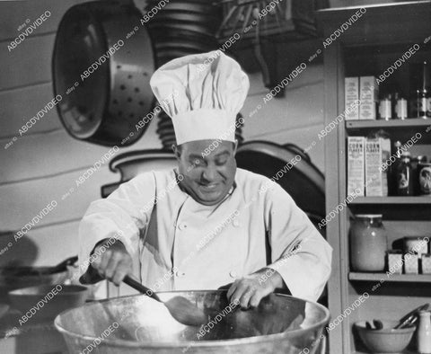 crp-04434 1944 chef Joe Besser serves his specialty in kitchen film Hey, Rookie crp-04434