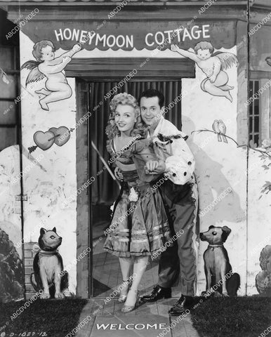 crp-04529 1944 Lynn Merrick & Larry Parks at Honeymoon Cottage film Stars on Parade crp-04529
