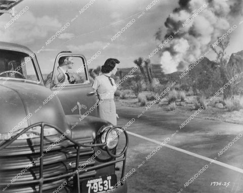 crp-04641 1953 Richard Carlson, Barbara Rush watch explosion sci-fi film It Came from Outer Space crp-04641