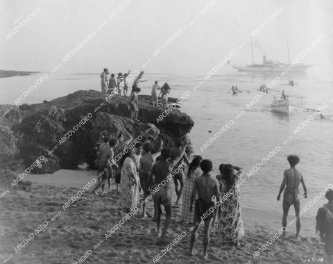 crp-04692 1924 local natives gather at beach silent film The Marriage Cheat crp-04692