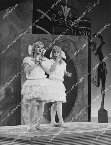 crp-04742 1963 Dorothy Loudon, Nancy Dussault sing "I'm Following You" TV The Garry Moore Show crp-04742