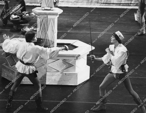 crp-04806 1977 Henry Winkler, Rob Phelps fencing duel TV Henry Winkler Meets William Shakespeare crp-04806