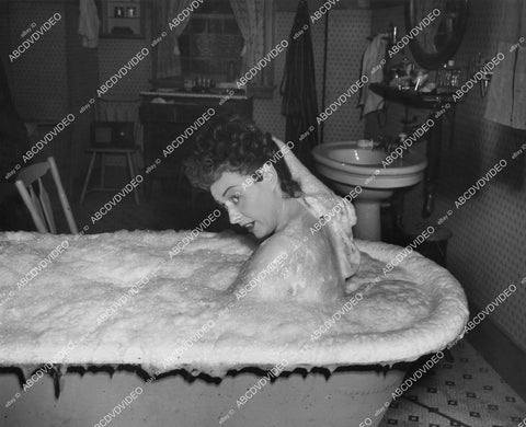 crp-00489 1949 Paulette Goddard takes a bubble bathtub film Anna Lucasta crp-00489