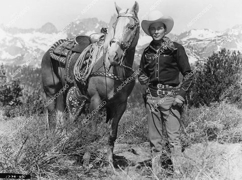 crp-04938 1943 Roy Rogers posing w Trigger film Man from Music Mountain crp-04938