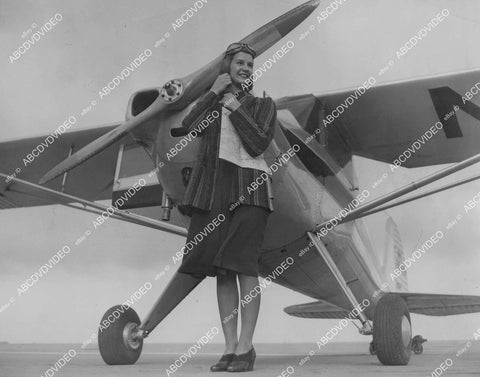 crp-04967 1939 aviation diving champion Helen Crlenkovich w airplane San Francisco Airport crp-04967