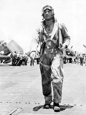 crp-04975 1944 movie star in action Wayne Morris on aircraft carrier Wake Island WWII aviation F-4F Hellcat crp-04975