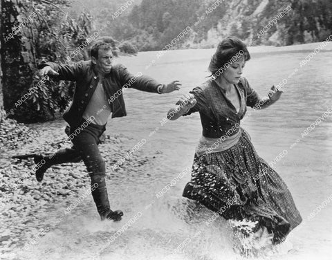 crp-04980 1967 Umberto Orsini, Virna Lisi film The Girl and the General crp-04980