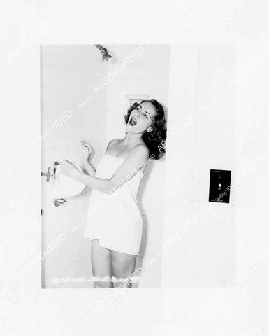 crp-00502 1941 proff Janet Blair wrapped in a towel standing in the shower crp-00502