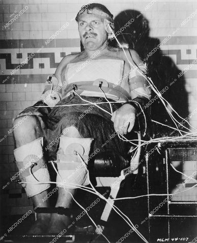 crp-00506 1962 Terry-Thomas gets Hydro Electric Shock therapy crp-00506