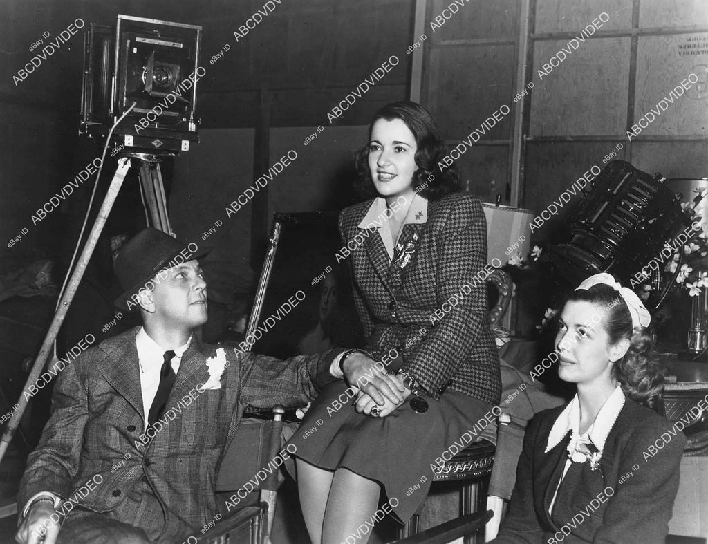 crp-05103 1942 director Alexander Hall & wife w Anita Louise on set fi ...