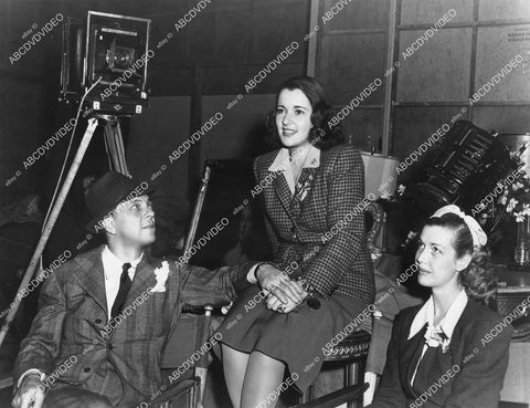 crp-05103 1942 director Alexander Hall & wife w Anita Louise on set film They All Kissed the Bride crp-05103