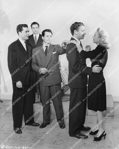 crp-05128 1945 Jim Bannon, Robert Scott, Larry Parks, Ross Hunter, Lynn Merrick film A Guy a Gal & a Pal crp-05128