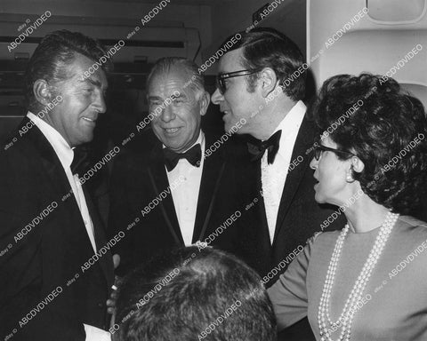 crp-05142 1970 Dean Martin, George Seaton, Ross Hunter, Nancy Sinatra Sr film premiere Airport crp-05142