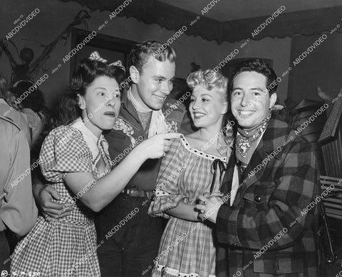 crp-05151 1945 Judy Canova, Ross Hunter, Della Norell, Andy Russell wrap party Hit the Hay crp-05151